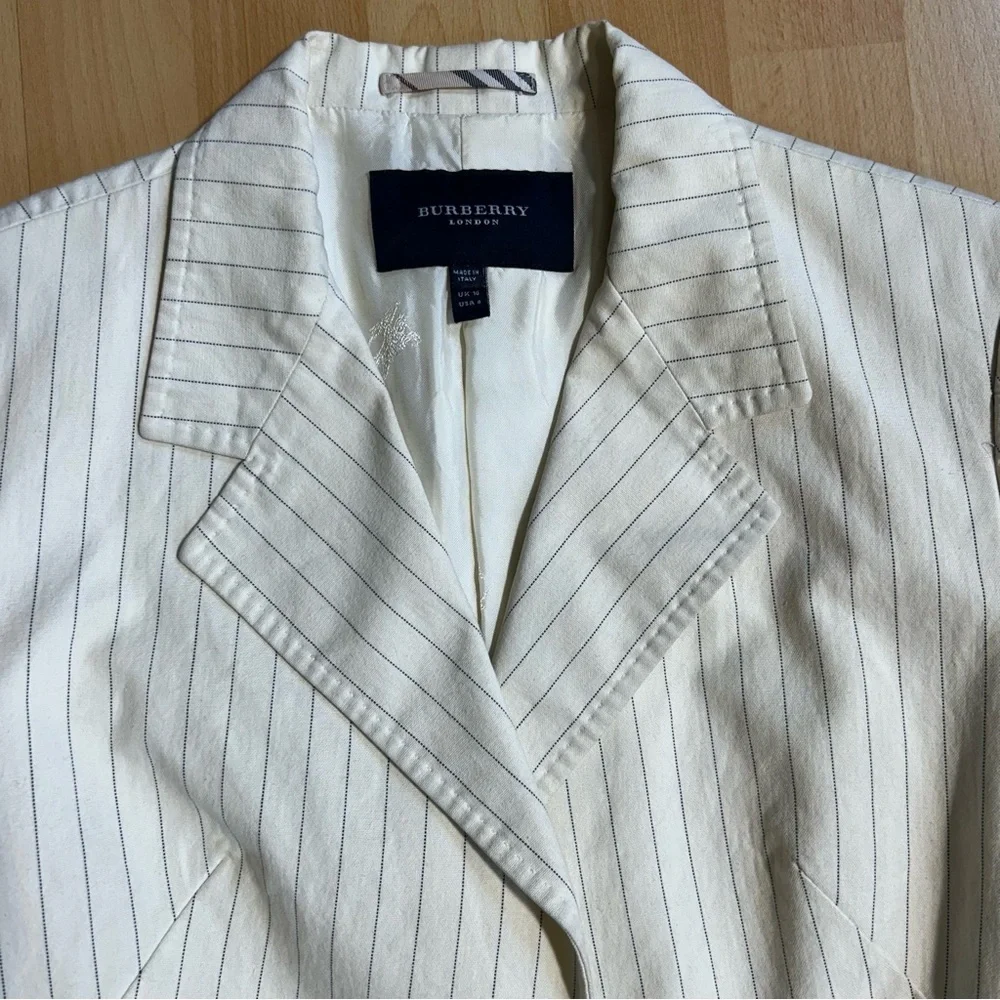 Burberry Cream and Blue Pinstripe Blazer Size 8‎ Preppy Designer Quiet Luxury